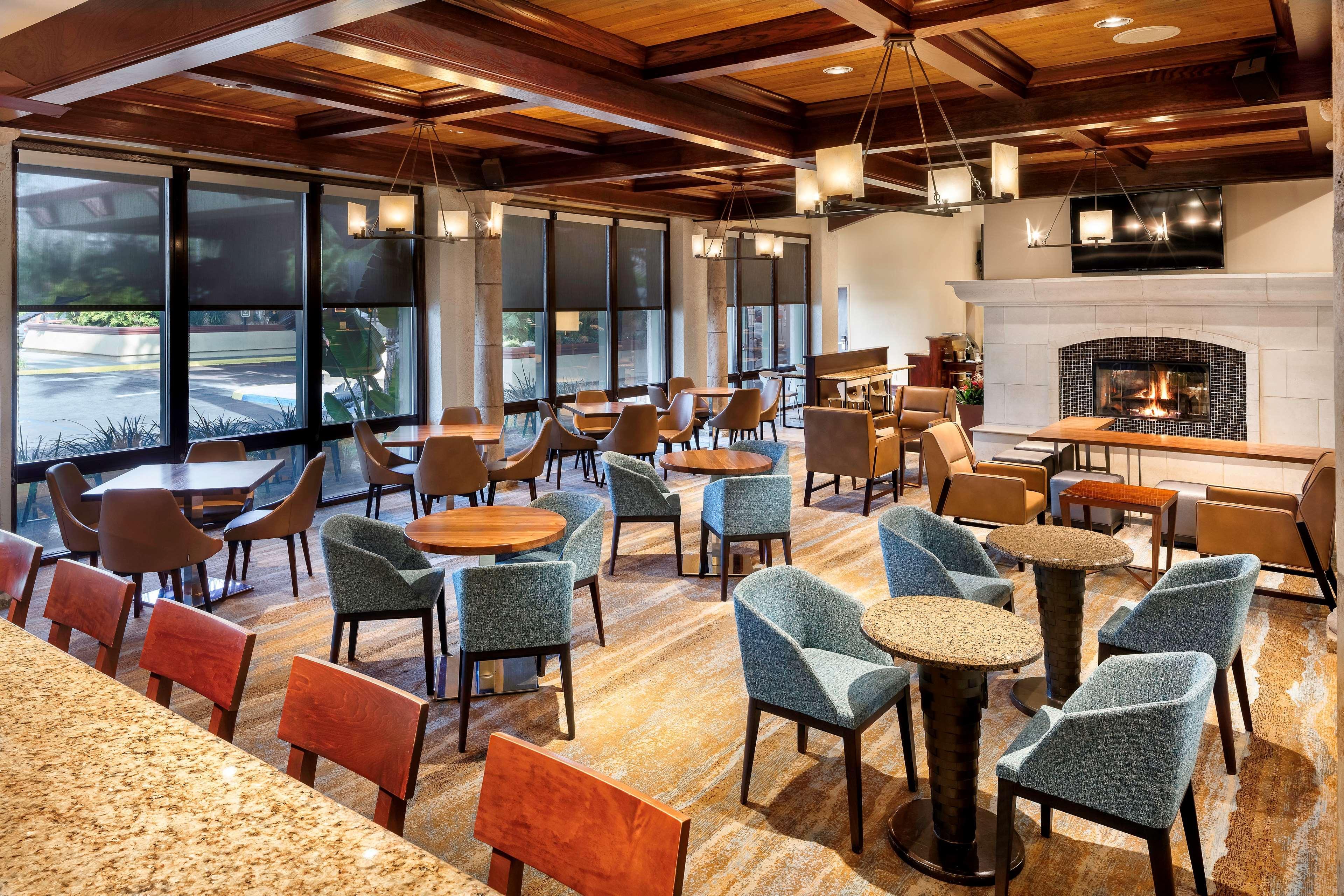 Отель Doubletree By Hilton Ontario Airport Экстерьер фото