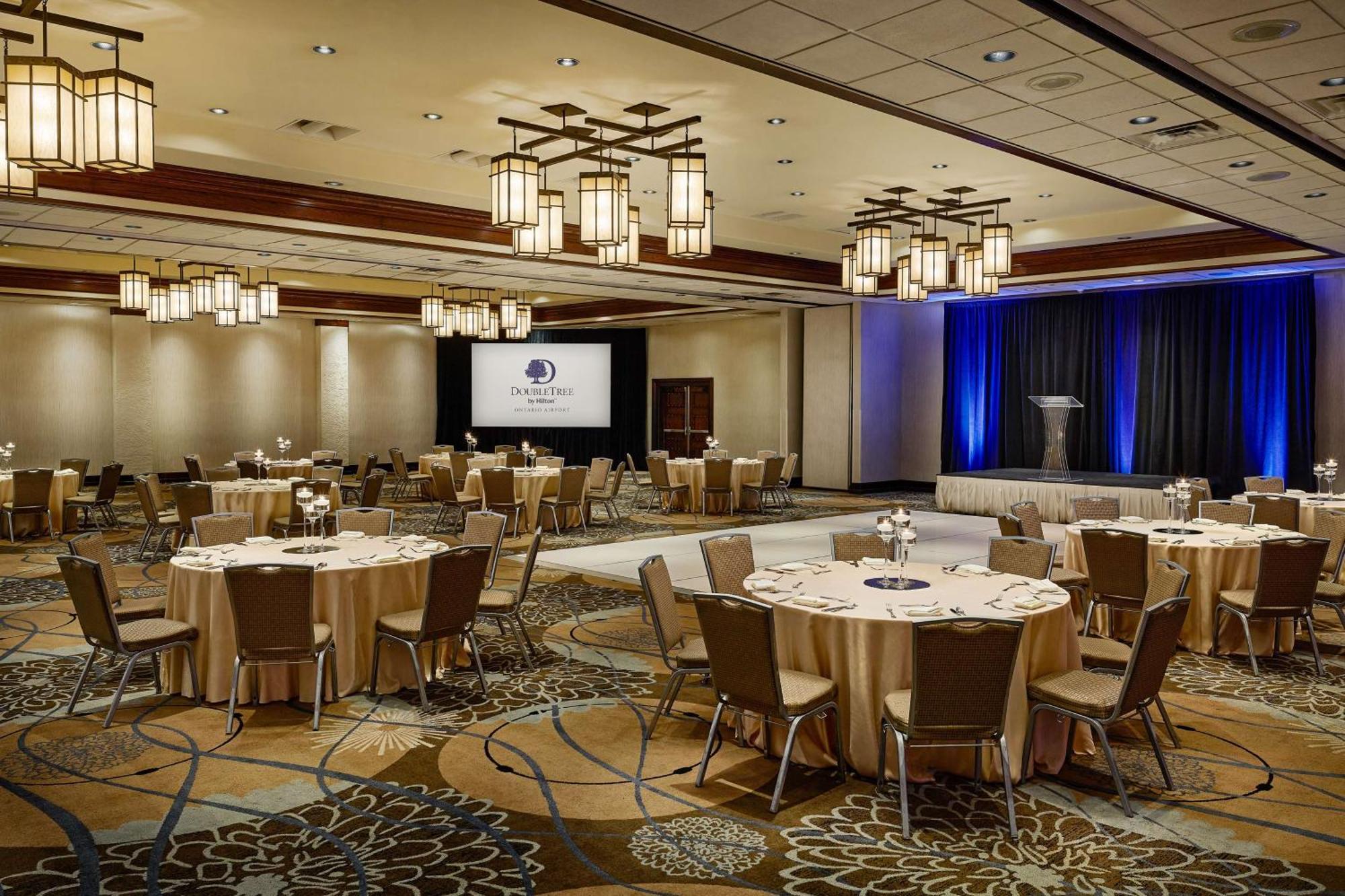 Отель Doubletree By Hilton Ontario Airport Экстерьер фото