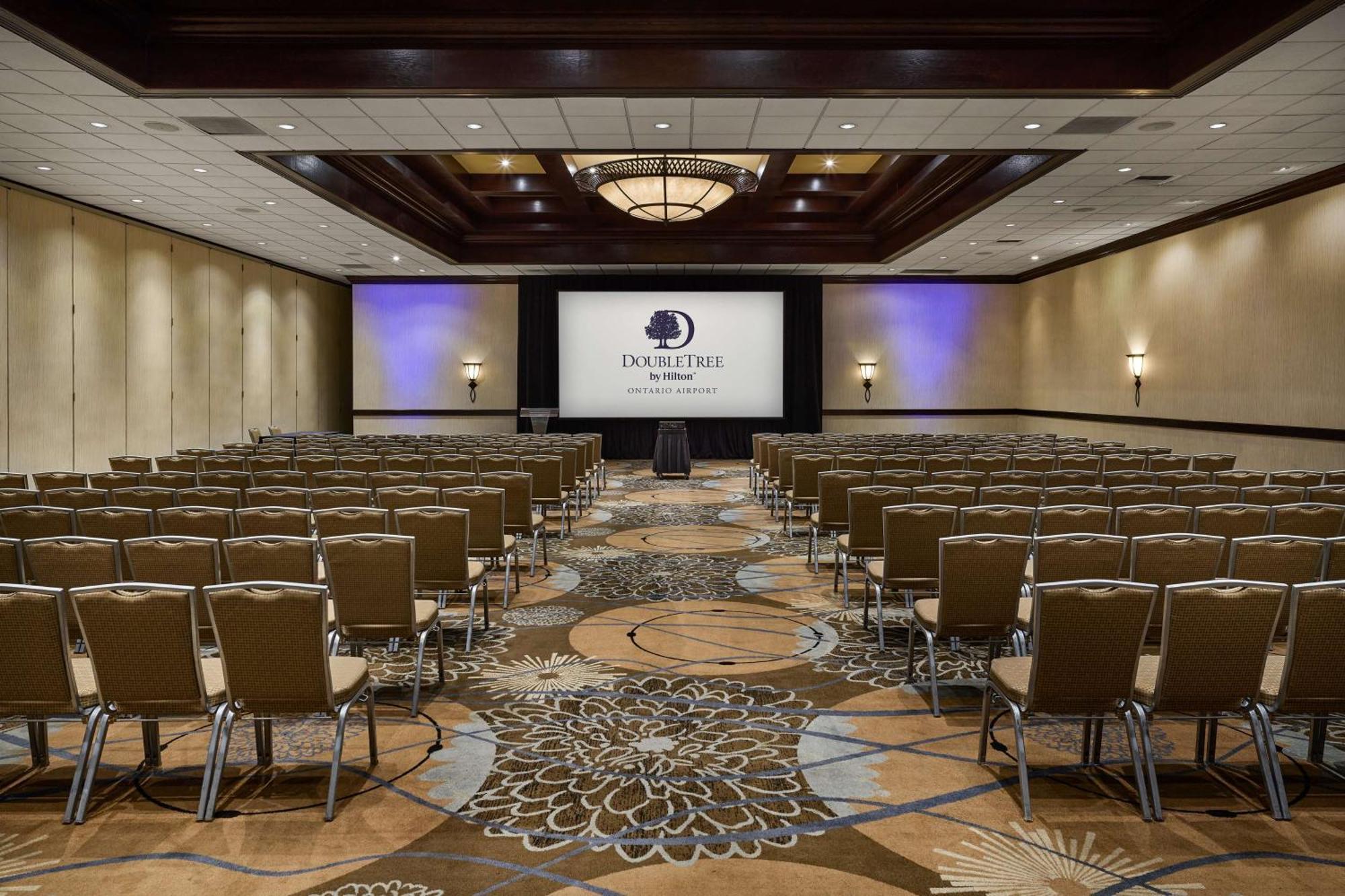 Отель Doubletree By Hilton Ontario Airport Экстерьер фото