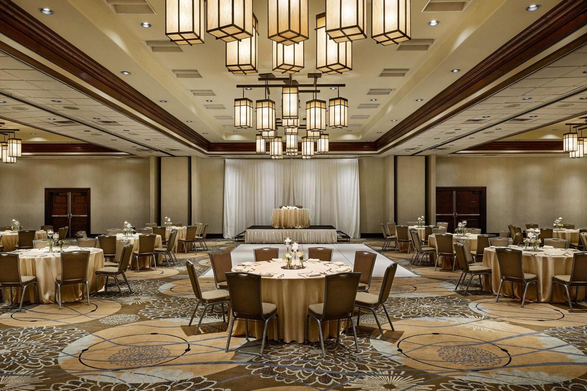 Отель Doubletree By Hilton Ontario Airport Экстерьер фото