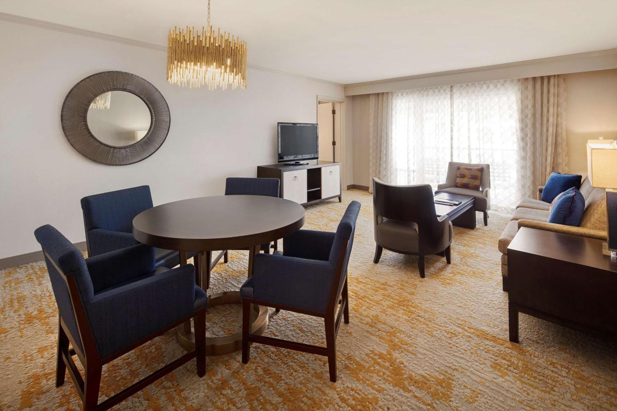 Отель Doubletree By Hilton Ontario Airport Экстерьер фото
