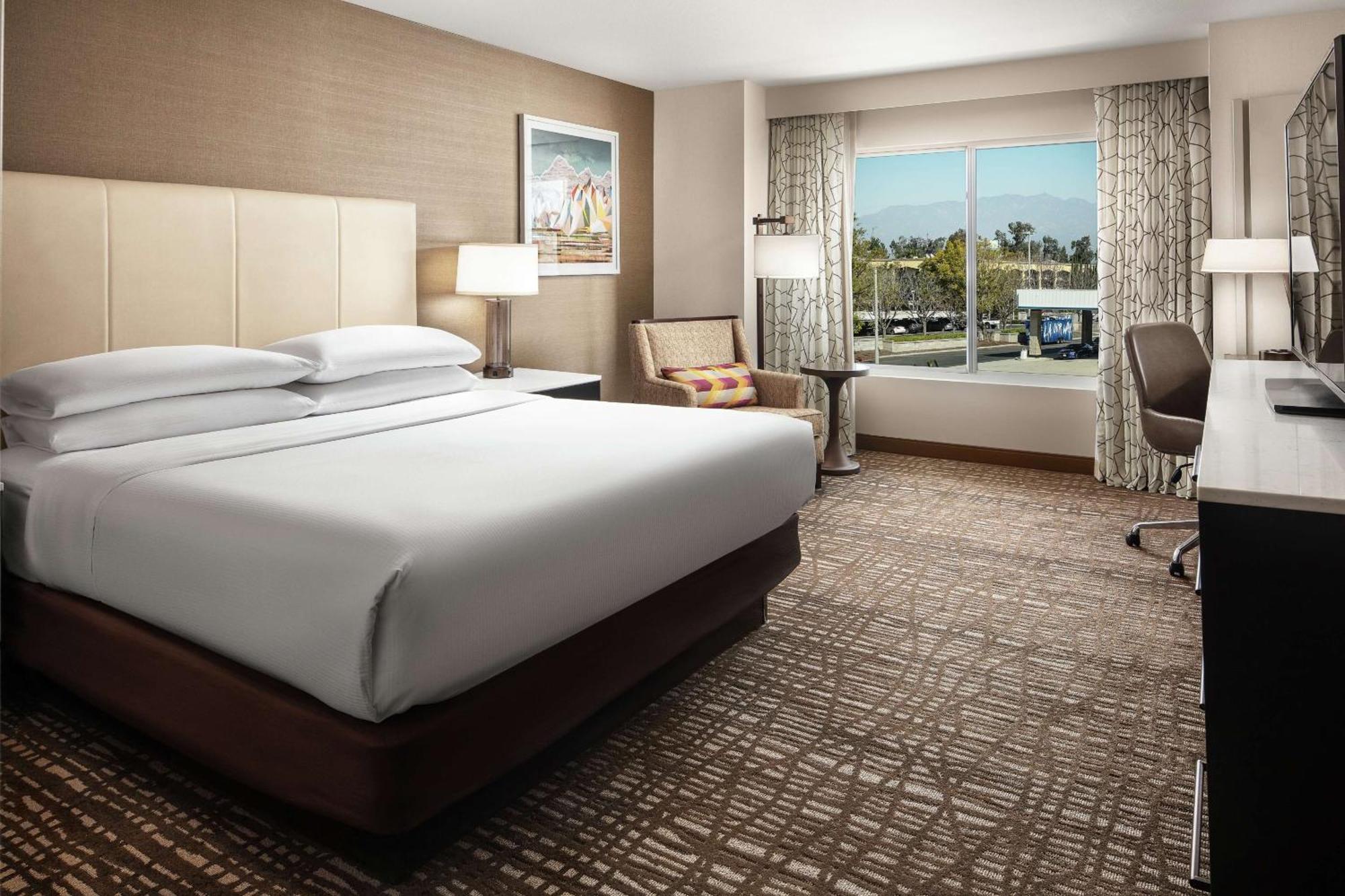 Отель Doubletree By Hilton Ontario Airport Экстерьер фото